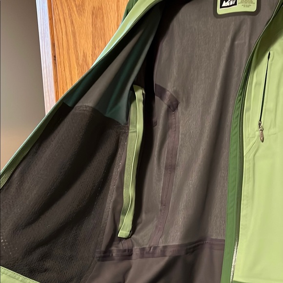 REI Green Rain 🌧️ Jacket for Ultimate Winter Protection - Picture 5 of 10